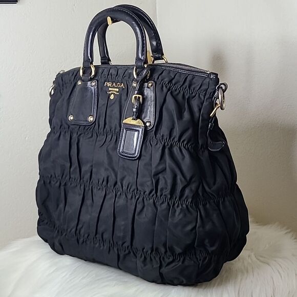 💯 Authentic Two-way Prada  Handbag 🍀 - Picture 6 of 17